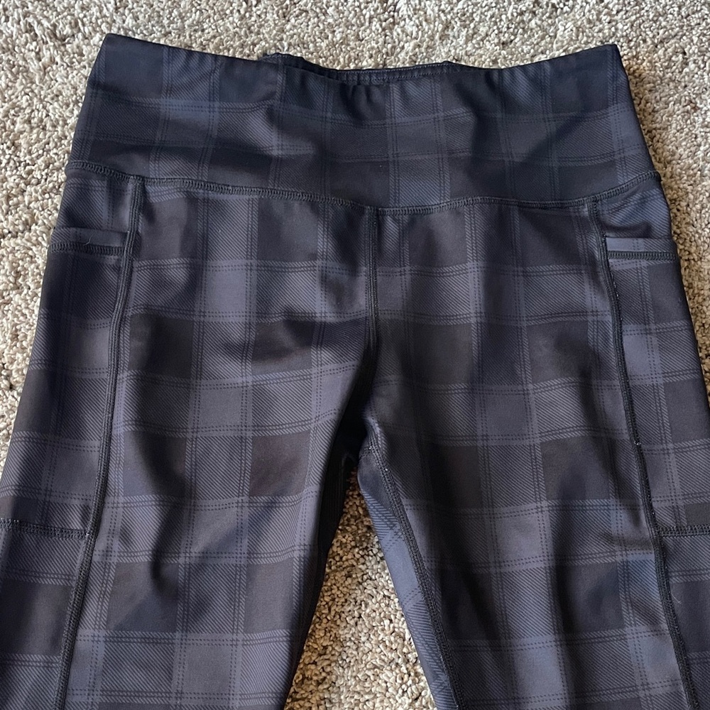 CVG Constantly Varied Gear Sz M Black Plaid 3/4 Leggings